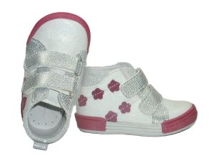 Trzewiki nieocieplane dziecięce Kornecki  6789 biały